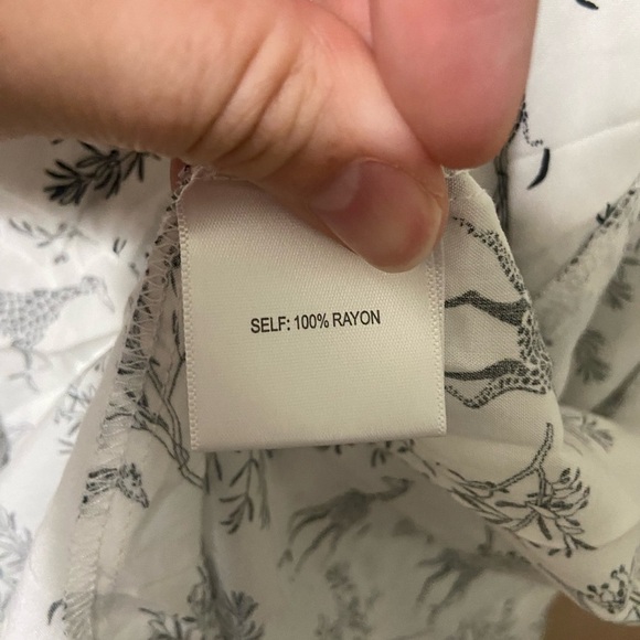 Jane & Delancey EUC novelty giraffe print relaxed fit button down size M - Picture 7 of 8